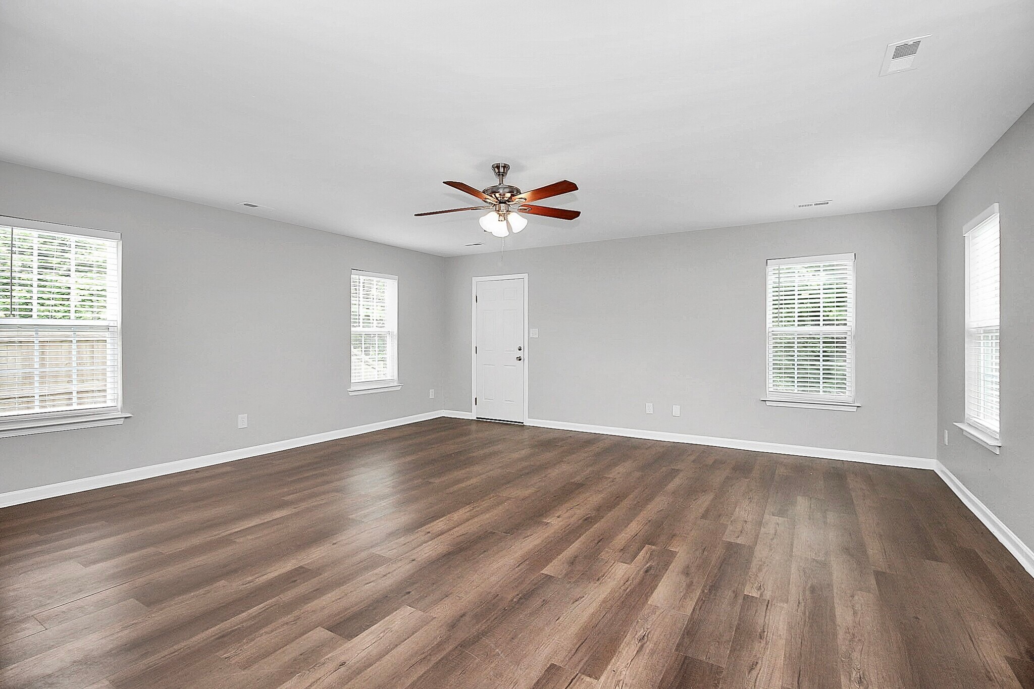 Building Photo - 3530 Crestridge Dr