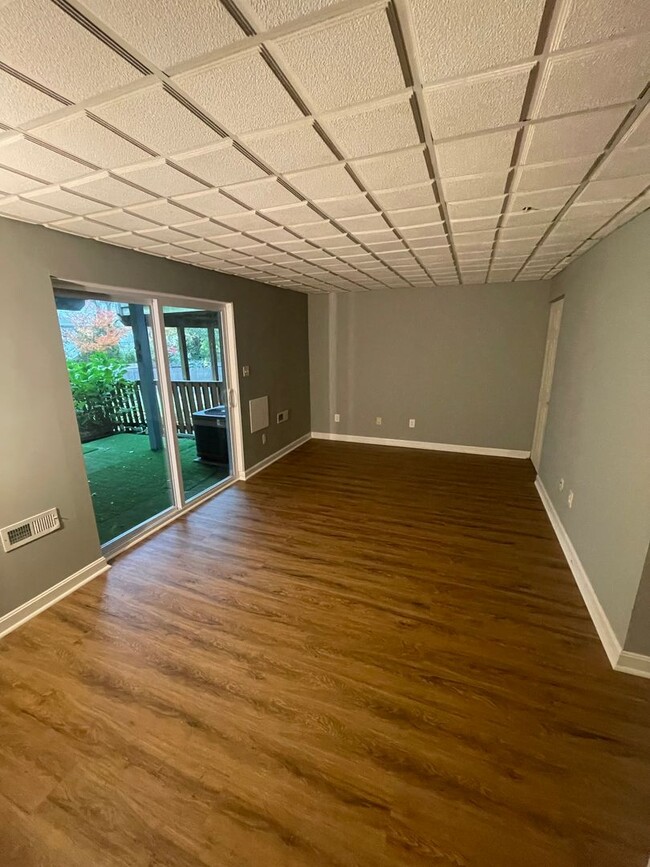 Building Photo - Available Now! Updated townhome in Havre D...