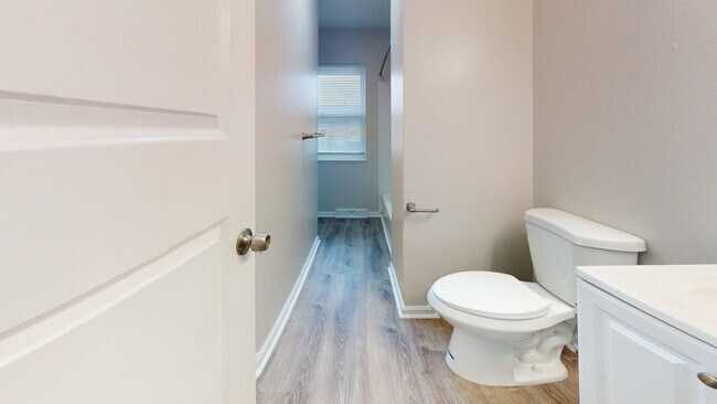 Building Photo - Elyria - updated 3 bed/1 bath townhouses for rent!