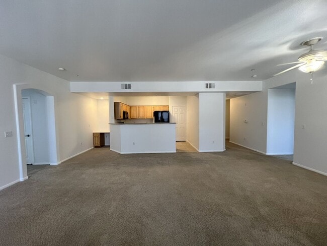 Building Photo - 3 Bedroom Condo with 1 Car Garage