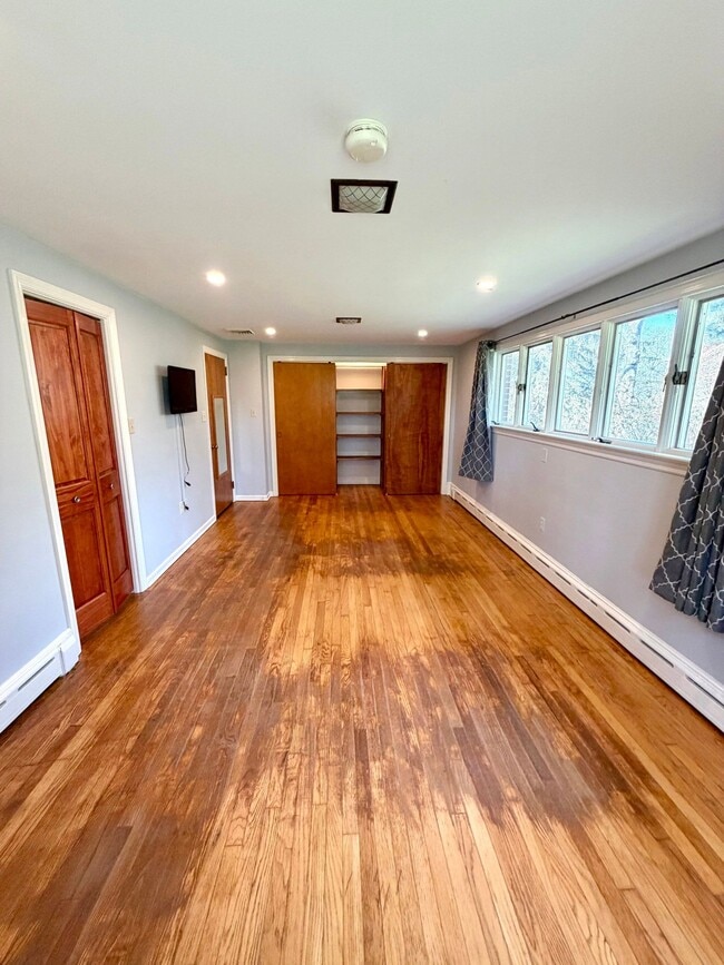 Building Photo - 376 Arbor Rd