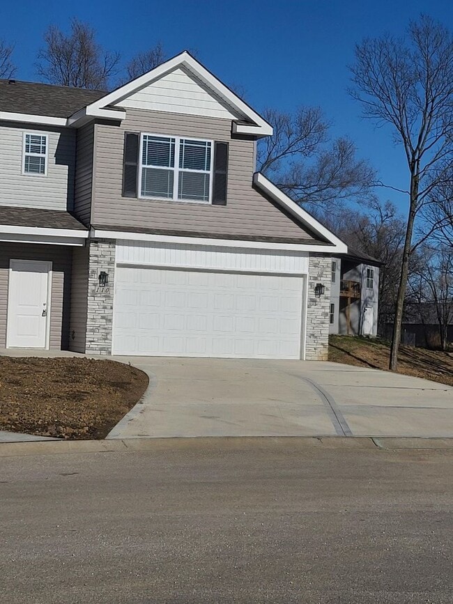 Building Photo - 3 Bedroom, 2.5 Bath Duplex