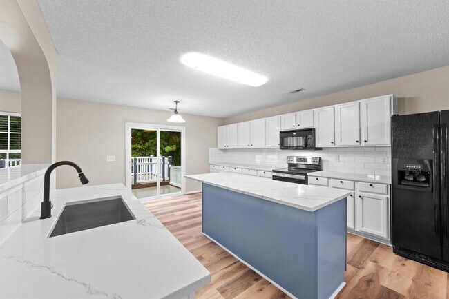 Building Photo - 5 Thorton Ct