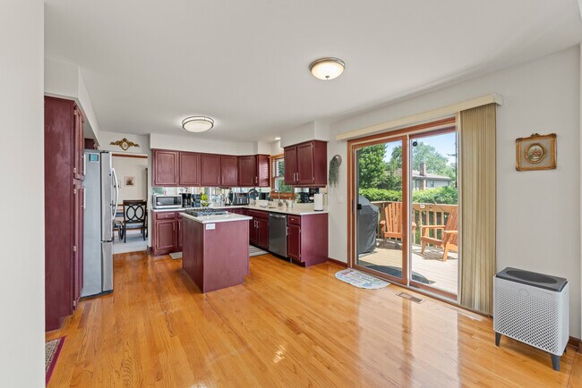 Building Photo - 707 Republic Ct