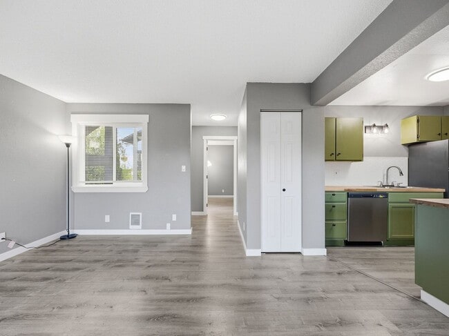 Building Photo - 336 NE Skipanon Dr