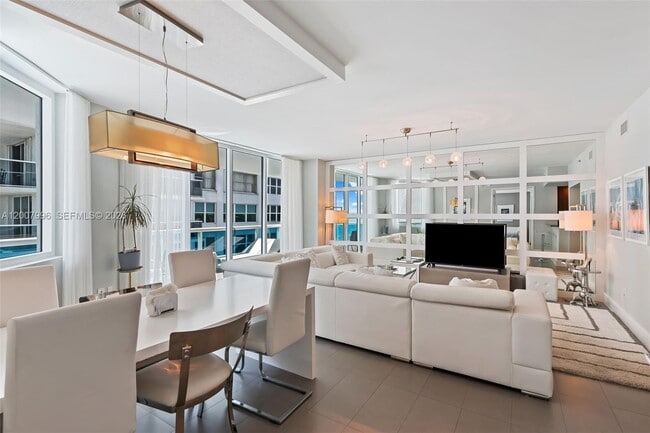 Building Photo - 2711 S Ocean Dr