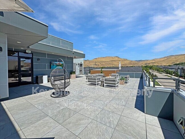 Building Photo - 3850 E Haystack St
