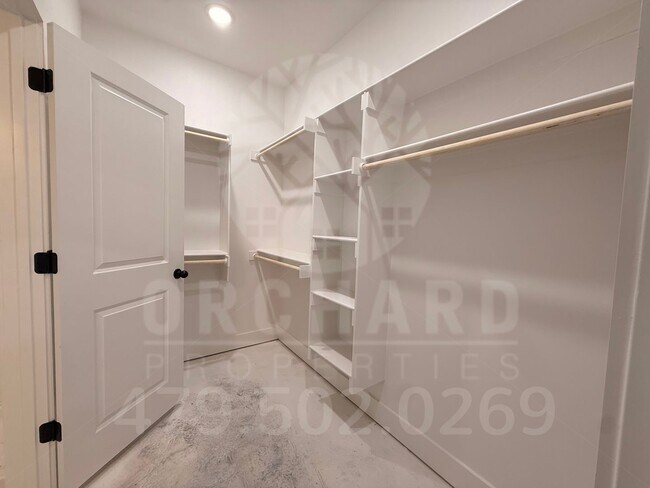 Building Photo - Bella Vista Single-Family Home- 3 Bed/ 2 Bath- Well-Designed Fernley Plan