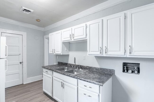Building Photo - 1522 Columbia College Dr