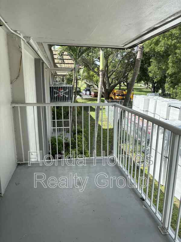 Building Photo - 1830 Maravilla Ave