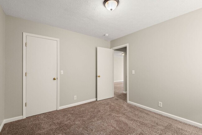 Building Photo - Highly sought after Chesney Glen division. 3 bedroom 2.5 Bath home in hermitage.