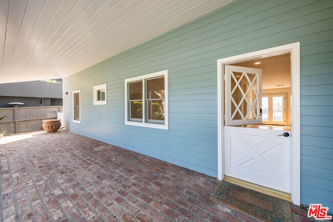 Building Photo - 6457 Surfside Way