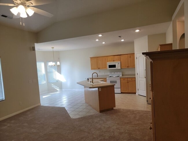 Building Photo - Freshly Updated 2 Bedroom Home in Washington!