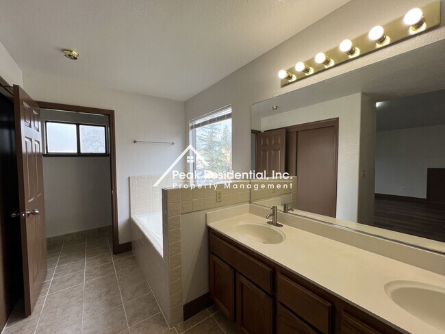 Building Photo - 5205 Efthemia Way