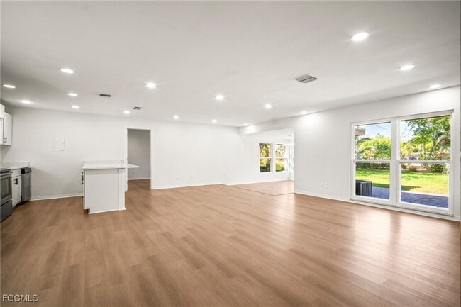 Building Photo - 4293 Island Cir