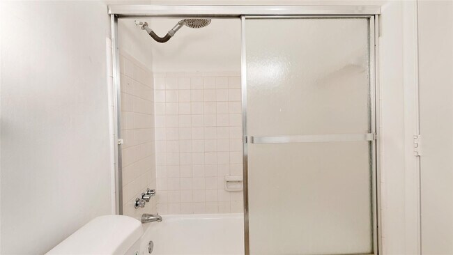 Building Photo - 709 SE 15th St