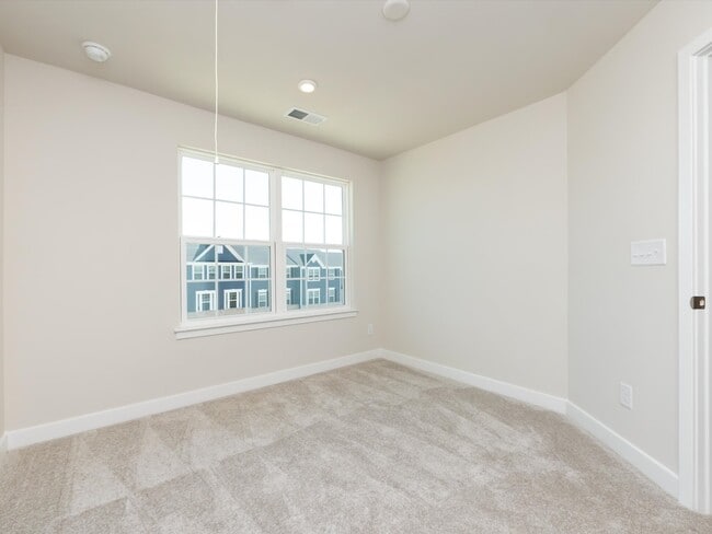 Building Photo - 431 Moondance Dr