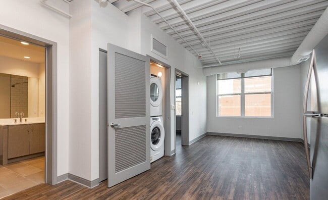 Building Photo - 950 W Dakin St
