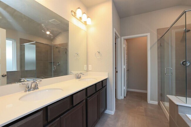 Building Photo - 2127 Cherryvale Dr
