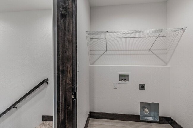 Building Photo - Brand New 3 bed 2.5 townhome