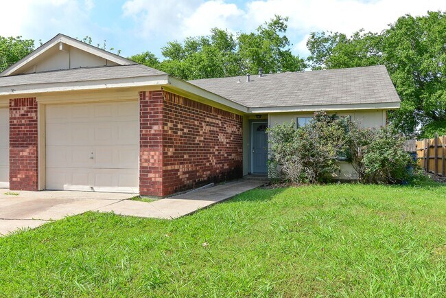 Building Photo - 3910 Peperport Dr