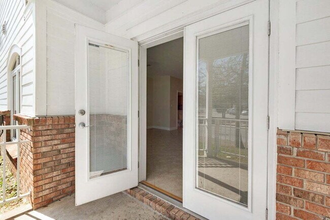 Building Photo - "Spacious 2-Bed Townhouse in Fort Walton Beach"