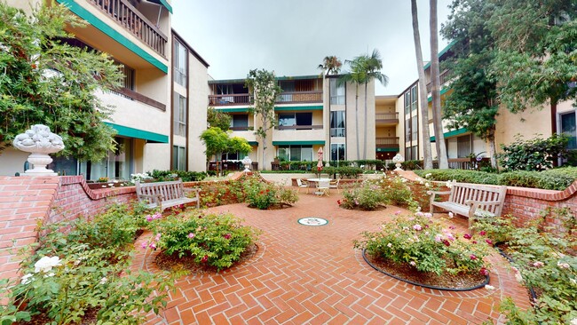 Building Photo - Fully Furnished Condo in La Jolla!! 2 Bedr...