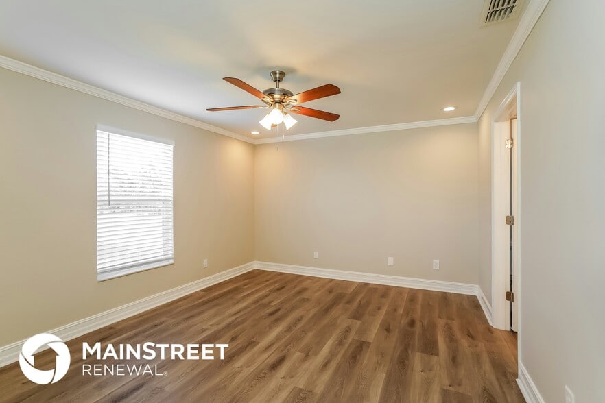 Building Photo - 815 Champion Ave