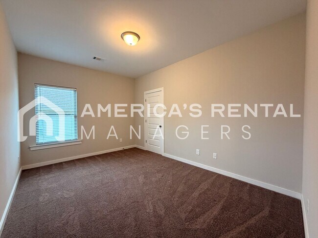 Building Photo - Modern Living in Brookwood!