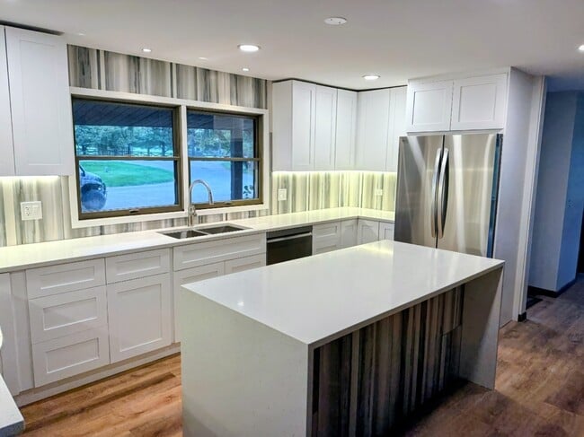 Building Photo - 27996 W Roberts Rd