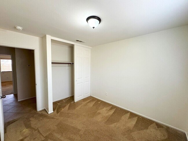 Building Photo - Single story house with Mountain views - c...