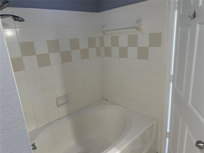 Building Photo - 5601 Rosehill Rd