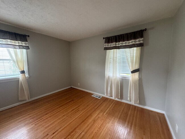 Building Photo - Single Family Home - Available - Will not ...