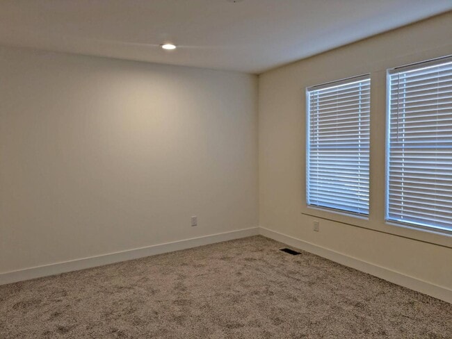 Building Photo - 6656 Pentz Rd