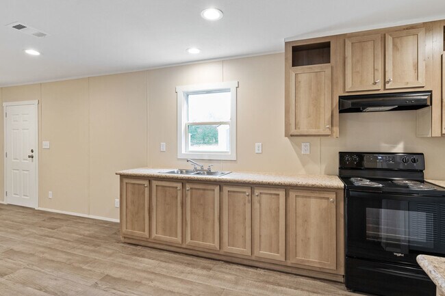 Building Photo - 135 Southlake Dr.