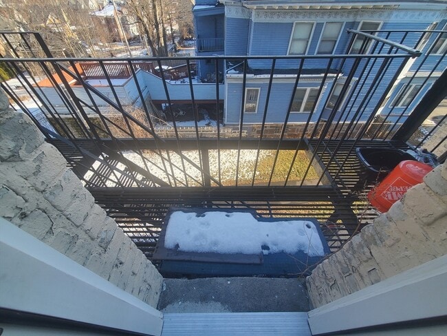 Building Photo - 14 Abbotsford St