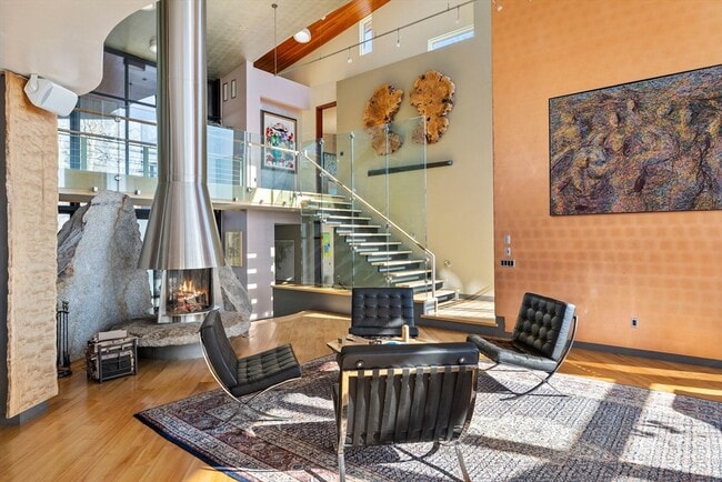 Building Photo - 370 Summer St