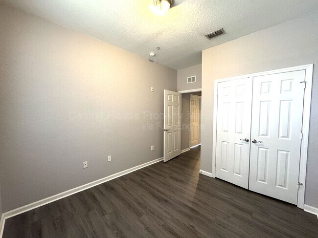 Building Photo - 8660 Buccilli Dr