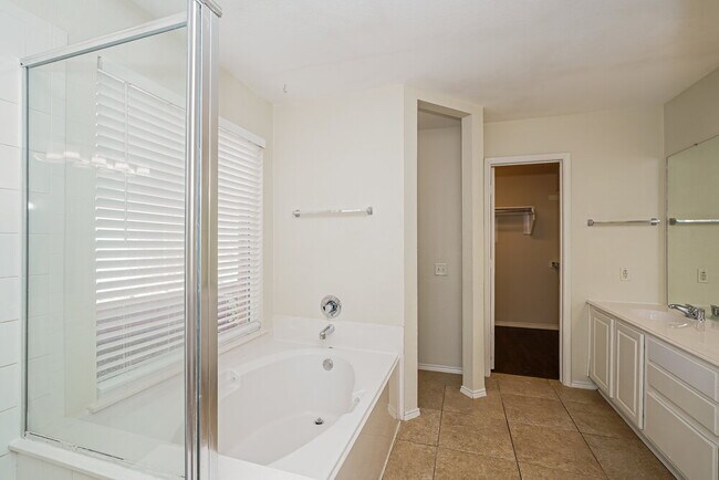 Building Photo - 2525 Tar Heel Dr