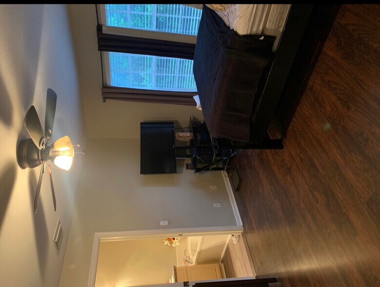 Master bedroom - 1359 Avon Ln