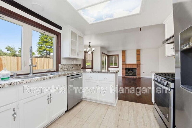 Building Photo - 9462 Pipilo St