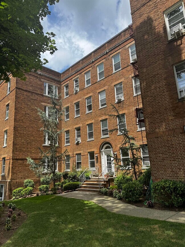 Primary Photo - 250 BROAD Ave