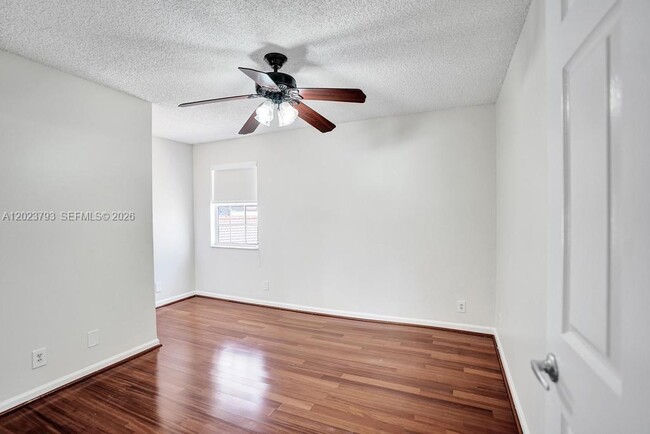 Building Photo - 21461 Sawmill Ct