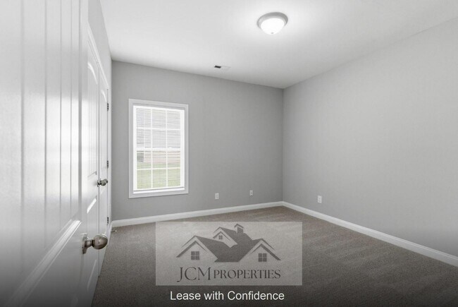 Building Photo - 925 Dawson Creek Way