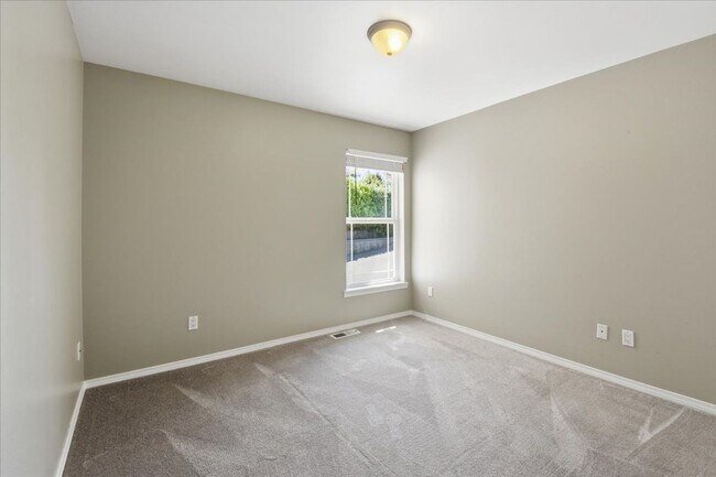 Building Photo - 5Bd/4Ba Marysville Home