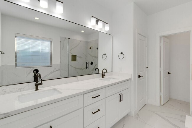 Building Photo - 1526 Chestnut St