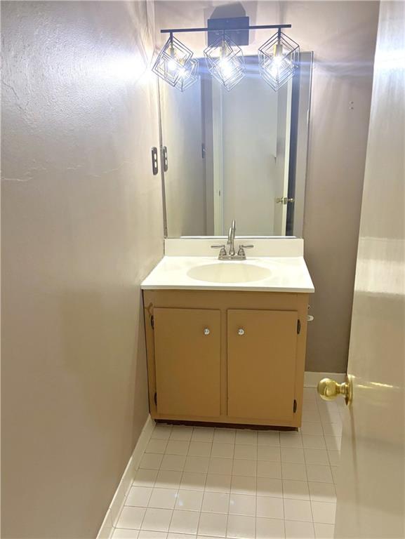 Building Photo - 534 Highland Woods Dr W