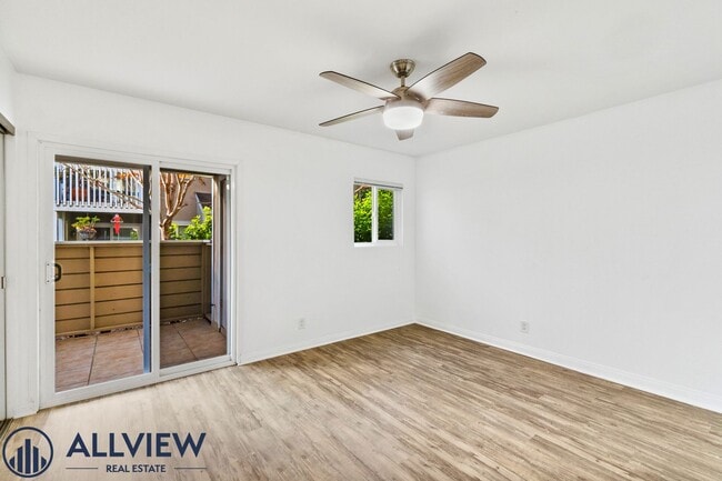 Building Photo - Remodeled 2 Bed, 2 Bath Condo with Ocean V...