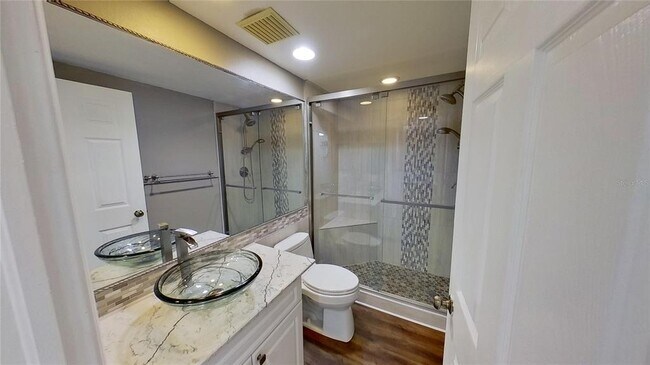 Building Photo - 6495 Shoreline Dr