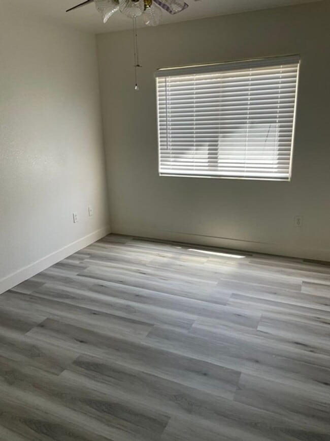 Building Photo - 4 Bd 2 story Home 89148